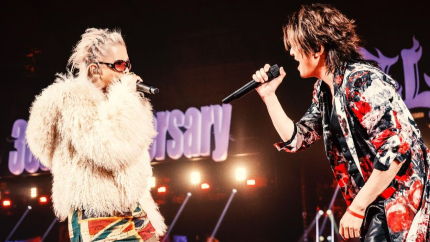HydeとTERUがライブで向かい合う